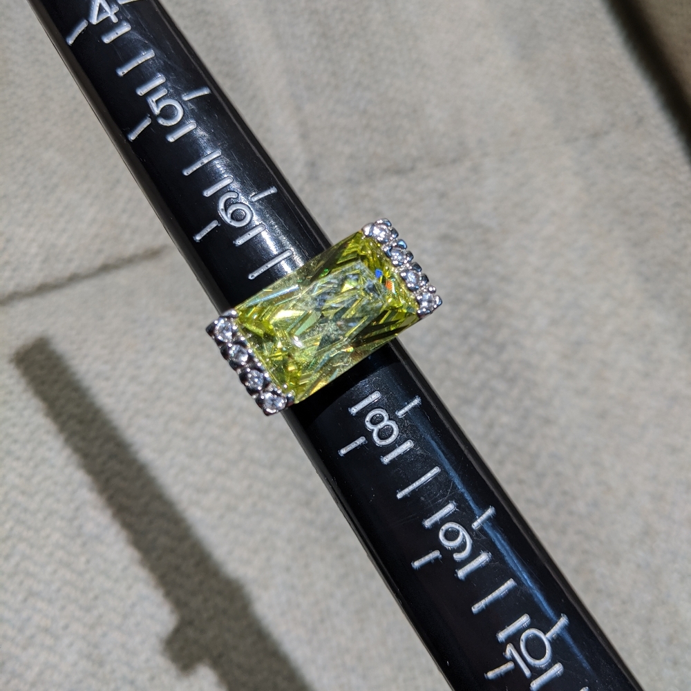 Gorgeous Peridot/cz ring